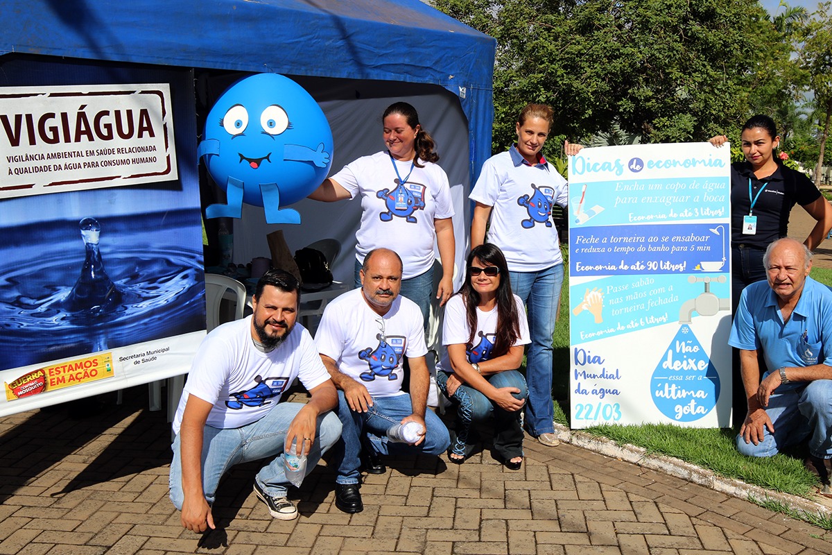 Equipe SMS realiza ação pró Dia da Água na Praça Ramez Tebet - Divulgação Comunicação PMTL