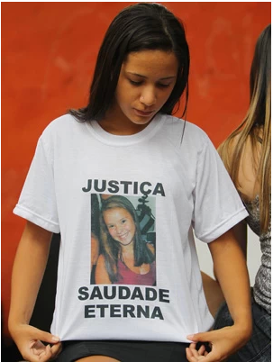Parentes e amigos de Gleice fazem homenagemà jovem, morta na Rocinha