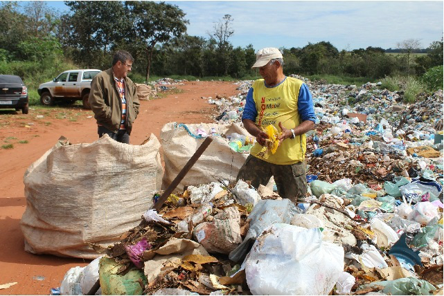 Objetivo da Funasa é conhecer a realidade dos catadores que trabalham no lixão.Foto: Assessoria 