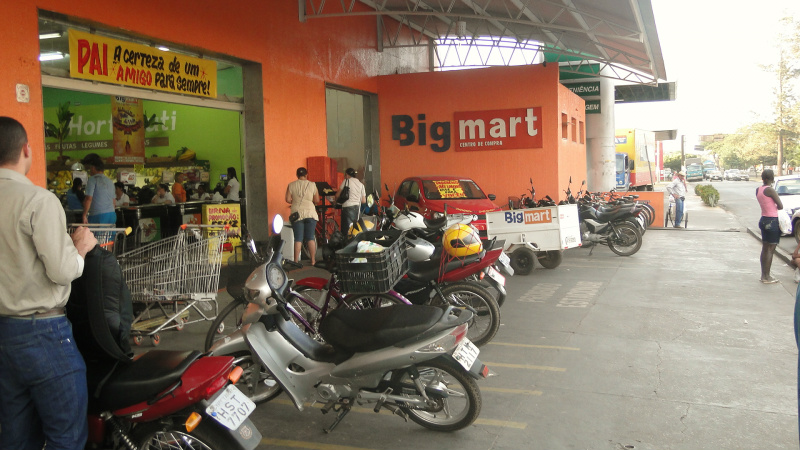 Homem foi preso em flagrante tentando roubar desodorantes em supermercado no centro. Foto: Rádio Caçula 