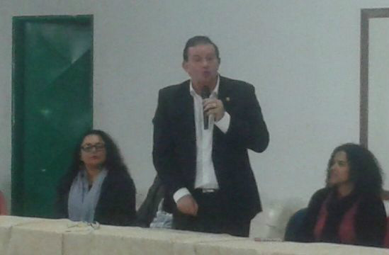 Deputado Eduardo Rocha falando sobre a entrega dos kimonos