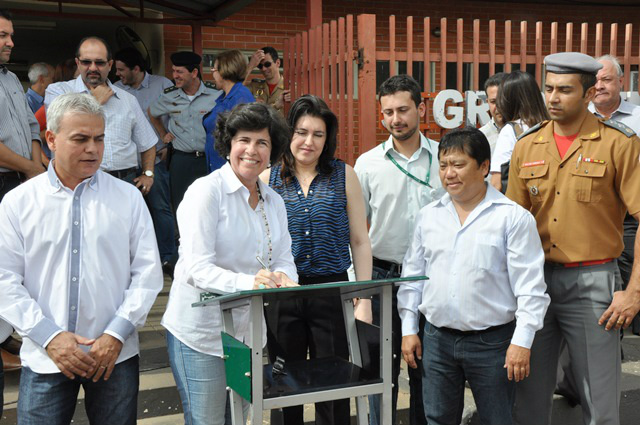 Prefeita acompanhada da vice governadora,Simonte Tebet e do vice prefeito, Luis Akira, participaram da solenidade.Foto: Assessoria