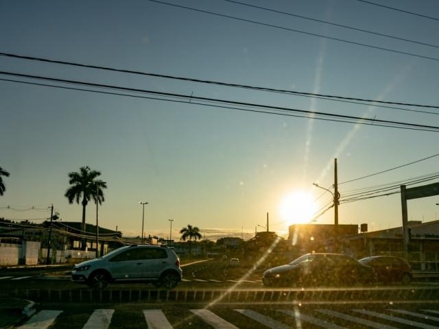 Campo Grande amanheceu com céu claro e não há previsão de chuva. (Foto: Henrique Kawaminami)