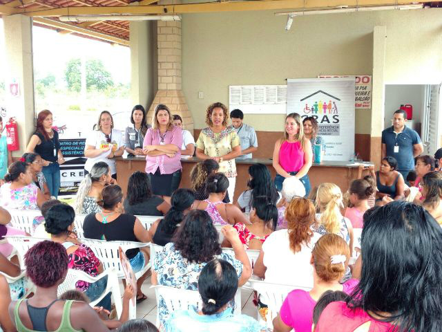 A secretária de Assistência Social, Vera Helena Orsioli e sua adjunta e primeira dama do Município, Leide Daiane, visitaram o Orestinho.