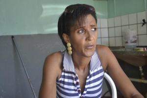 Viúva de Hector reclama do descaso com que seu marido foi tratado na UPA Universitário (Foto: Simão Nogueira)