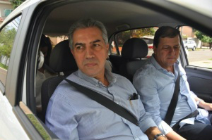 Reinaldo chega para reunião com futuros secretários (Foto: Marcelo Calazans)