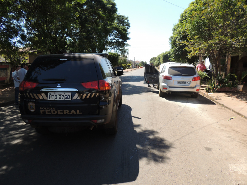 Um veículo foi abandonado recheado de maconha no bairro Jardim Alvorada.Foto:Rádio Caçula