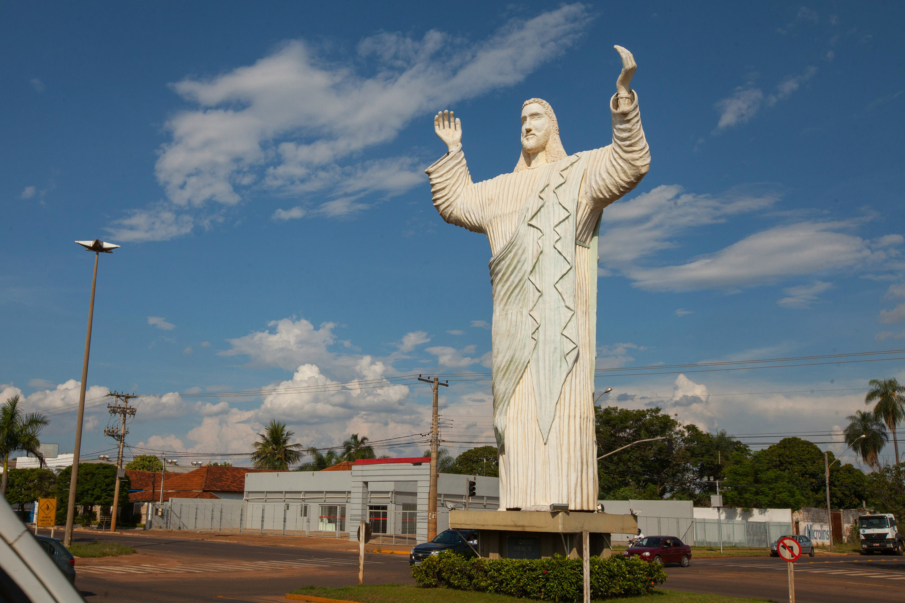 Foto:O Cristo Redentor em Três Lagoa, foi inaugurado em 13 de junho de 1992. 