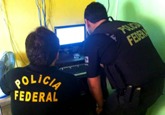 Os proprietários das máquinas foram presos em flagrante por posse de material com pornografia infantil.Foto: Assessoria