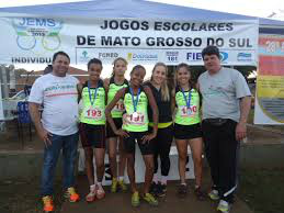 Anésio à esquerda durante evento de sua pasta 