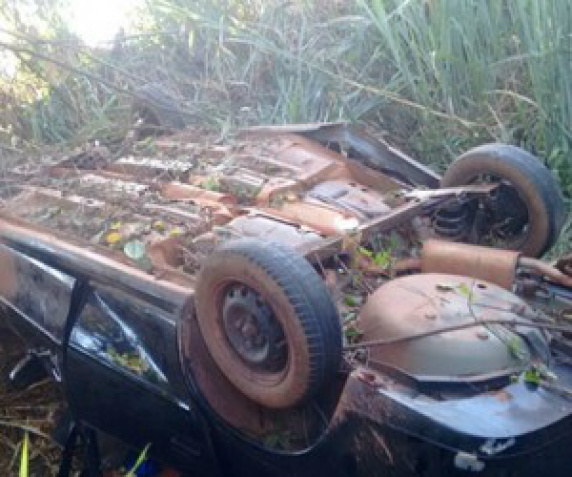 Carro ficou capotado na lateral da BR-158 - Foto: Tribuna Livre