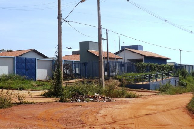Parte externa do prédio inaugurado em 2014 ainda aparenta estado de abandono