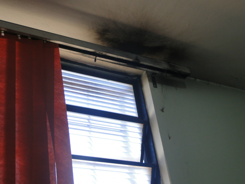 Diretora acredita na possibilidade do incêndio ter sido criminoso. Foto: Rádio Caçula.