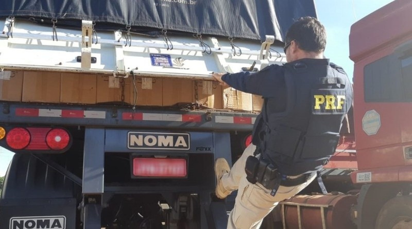 PRF apreendeu carga de cigarros em MS — Foto: PRF/Divulgação