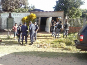 A mãe foi detida e levada à delegacia para prestar depoimento sobre a morte da filha