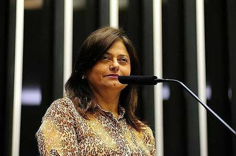 Alice Portugal representa a bancada feminina na luta para manter prisão em regime fechado para devedores de pensão alimentíciaDivulgação