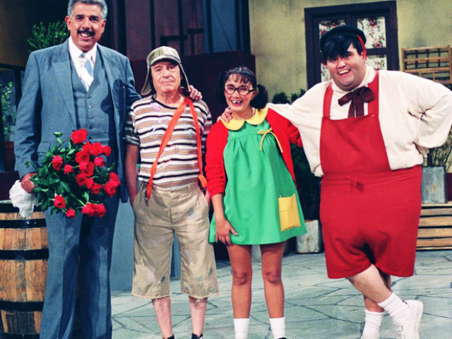Professor Girafales (Rubén Aguirre), Chaves (Roberto Bolaños), Chiquinha (Maria Antonieta de Las Nieves) e Nhonho (Edgar Vivar) (Foto: Divulgação/SBT