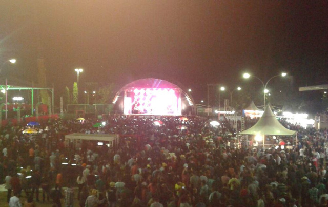 Fato aconteceu em frente ao recinto de exposições. (Foto: Marcio Ribeiro/ Arquivo/ Rádio Caçula).