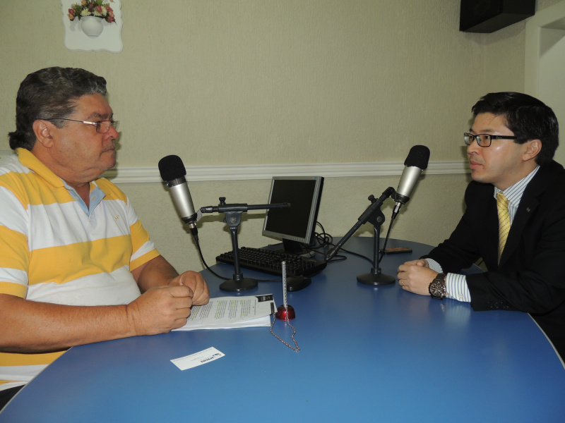 Presidente da Associação dos Procuradores do Estado de Mato Grosso do Sul, (APREMS), Fábio Jun Capucho, em entrevista ao Programa Linha Direta com a Notícia. Foto: Rádio Caçula 