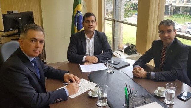 Em Brasília, Videira (esquerda) se reuniu com representantes da Senad - Foto: Divulgação