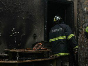 O imóvel estava trancado, segundo moradores vizinhos do local. (Foto: Alcides Neto)