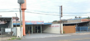 Hotel teve danos em sua estrutura interna e Bombeiros aguardam contato de proprietário (Foto: Marcelo Calazans)