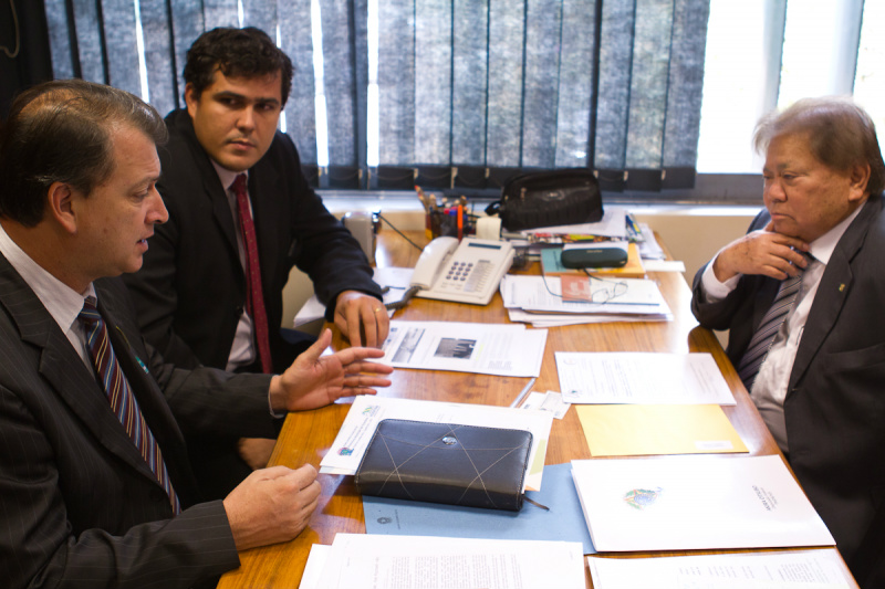 Também estiveram com o deputado Akira, os peritos criminais Elson Gonçalves dos Santos e Alisson Fagner dos Santos Trindade, dos Estados do Rio Grande do Norte e do Mato Grosso, respectivamente.