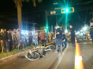 Moto ficou totalmente destruída na primeira morte do ano em Dourados (Foto:Cido Costa/Dourados Agora)