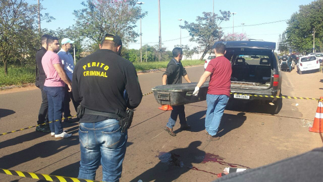 Polícia investiga assassinato ocorrido na manhã deste sábado em Campo Grande. (Foto: Leonardo Ribeiro)