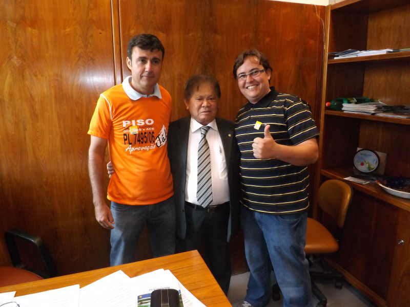 A reunião com Deputado Akira visou estipular o piso salarial da categoria em R$ 950.Foto: Assessoria 