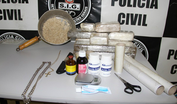Apreensão de drogas durante a investigação que culminou comm a deflagração da “Operação Mago”.(divulgação Policia Civil)