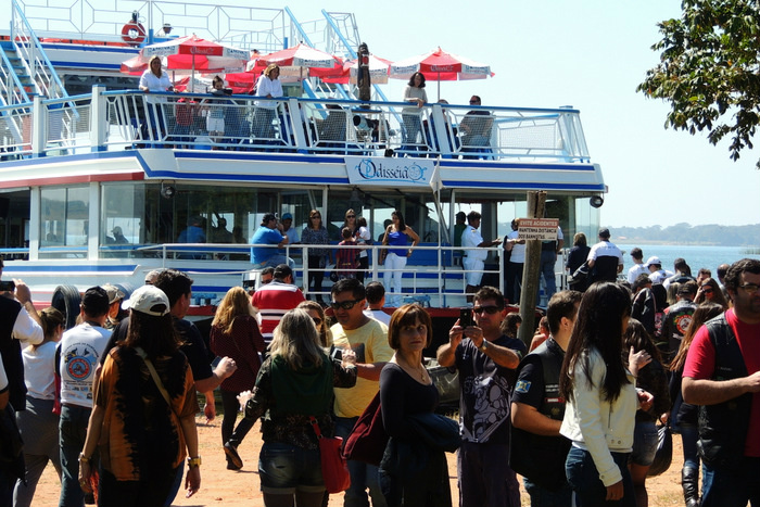 1º EBABAO (encontro dos Bodes do asfalto) em Três Lagoas passeio de Barco Odisséia.