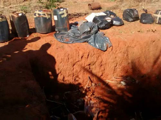 Entorpecente estava enterrado em sítio na zona rural de Castilho