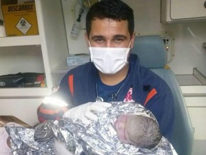 Este foi o primeiro bebê a nascer em uma viatura do Samu em 2015 (Foto: Divulgação)