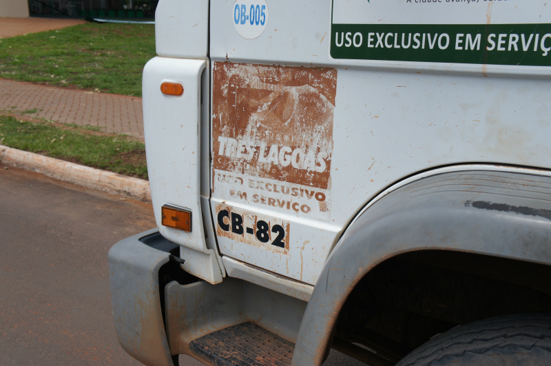 Adesivos inexistentes apesar de Lei Municipal obrigar