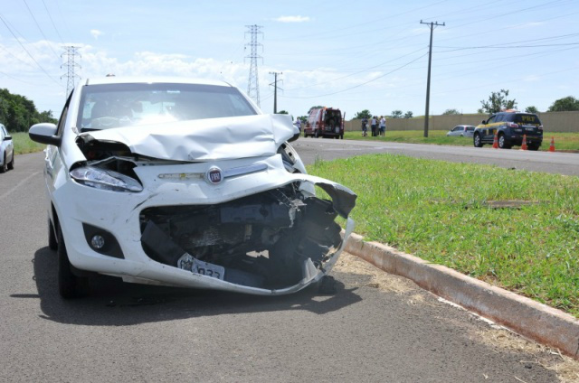 Pálio em que família viajava quando houve colisão com Sonata (Foto: Alcides Neto)