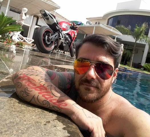 Breno ostenta vida luxuosa em rede socialFoto: Reprodução