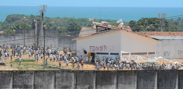 Presos de facções rivais entram em confronto dentro de Alcaçuz