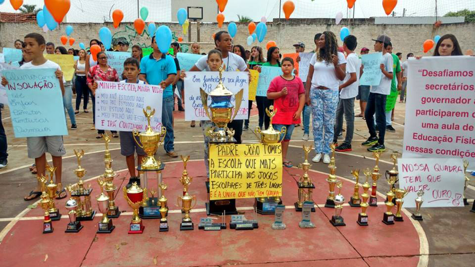 Escola foi a que mais participou dos jogos escolares em Três Lagoas, mesmo com a quadra em péssimas condições para treinar os alunos