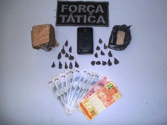 Dinheiro e Drogas apreendidos.Foto: Assessoria 8°BPM de Nova Andradina