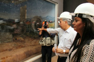 Governador e equipe fazem a primeira vistoria: não deixaremos elefante branco (Foto: Marcos Ermínio)