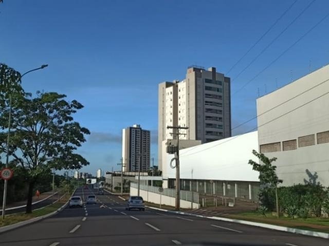 Campo Grande amanheceu com céu claro neste sábado (8). (Foto: Kísie Ainoã)