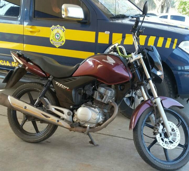 Motocicleta recuperada. (Foto: Divulgação/PRF).