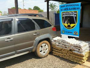 Dupla admitiu que receberia R$ 5 mil para levar droga de Ponta Porã até Anápolis (GO) (Foto: Divulgação/PMRE)