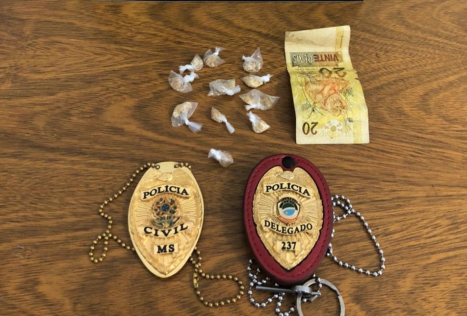 Apreensão de drogas do tipo Crack, feita pelos policiais. Foto: Polícia Civil.