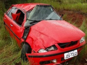 As vítimas foram encaminhadas pelo Corpo de Bombeiros para o Hospital Regional de Amambai. (Foto: Vilson Nascimento/ A Gazeta News)
