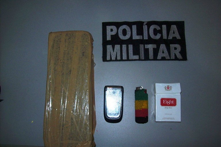 O suspeito e a droga foram encaminhados para a 1ª Delegacia de Polícia Civil para que fossem tomadas as providencias cabíveis.Foto: Assessoria 8º BPM 