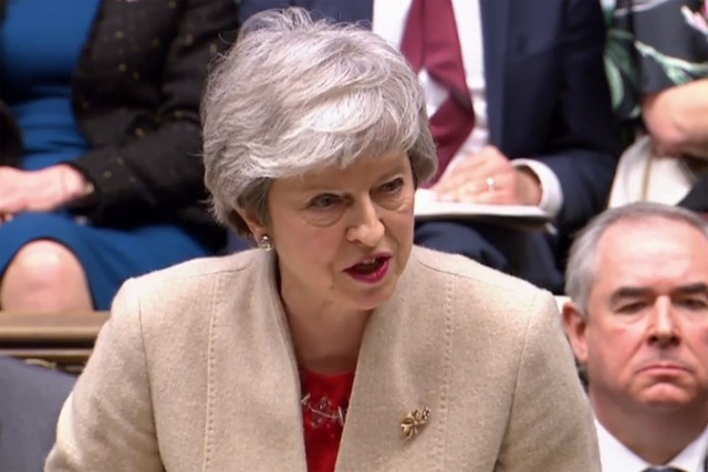 Theresa May fala no parlamento britânico nesta sexta-feira (29) — Foto: PRU/AFP