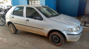 Fiat Pálio usado nos crimes havia sido roubado no ano passado. (Foto: Filipe Prado)