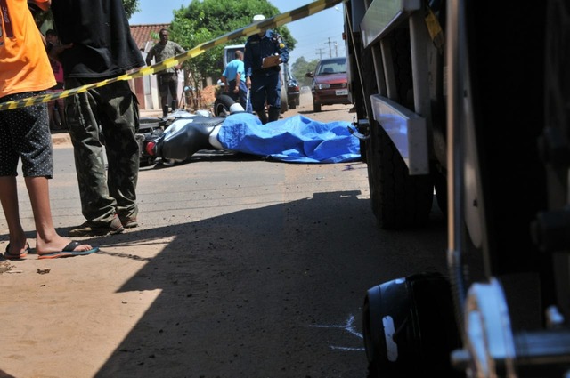 Motociclista morreu antes da chegada do socorro - Foto: Valdenir Rezende /Correio do Estado